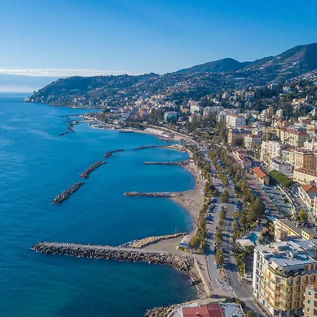 Apartment Sole Surf E Relax, Sea-view Balcony - Happy